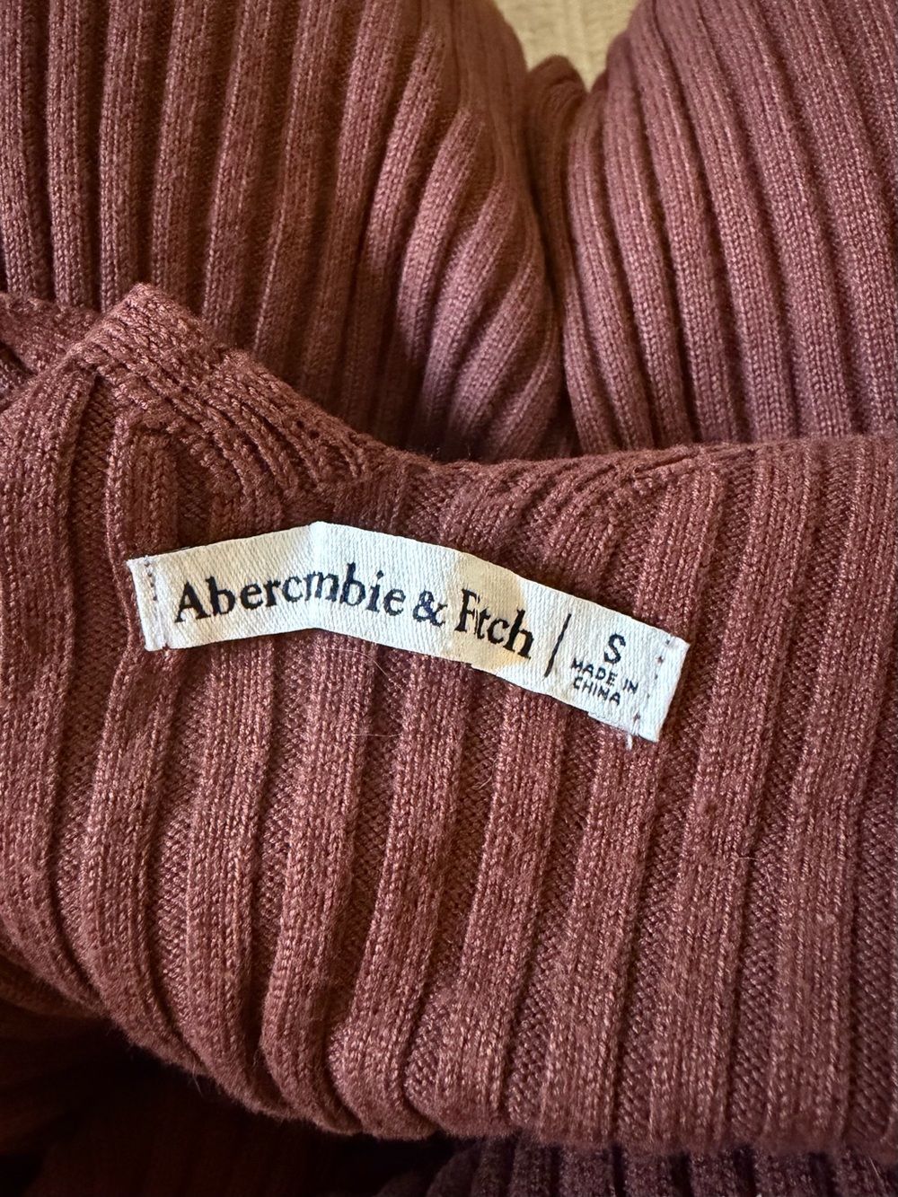 Abercrombie & Fitch Ribbed V-Neck Midi Dress in Rust Brown - Picture 4 of 4